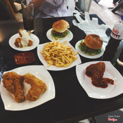 #reviewkhen Như mọi lần mình ăn vẫn nhon và nóng hổi thổi phù phù ]]] Vẫn chưa ăn phải hôm nào chán để chê.   #deabakchicken 🍗🍗🍗 56a chợ con  #menu 250k ( 3 người ăn) 2 Burger gà chiên 30k 1Cánh gà phô mai 35k 1 Cánh gà sốt cay 35k 1 Cánh gà truyền thống 25k 1 Đùi gà truyền thống 30k 1 Khoai tây chiên to 40k 3 Pepsi 10k  😌