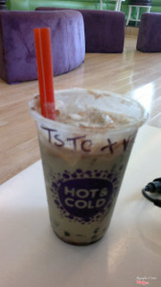 Trà sữa trà xanh + thêm ít sốt sô lên thật là hấp dẫn quá đi ^^~
Mà bạn nào không quen uống ngọt nhớ dặn người ta làm ít ngọt lại nha. Ngon lắm ák, nghe nói trà xanh tốt cho sức khỏe nữa cơ :D :D :D