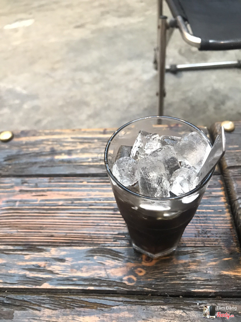 Coffee đen pha sẵn. Hơi nhạt