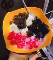 Sữa chua mix thạch đen, các loại trân châu handmade : 15.000