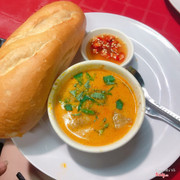 Phần phá lấu ăn kèm bánh mì 25k