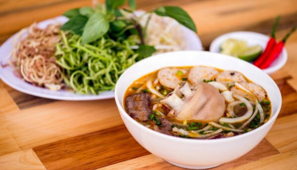 Zĩn - Bún Bò Huế - Thiên Lôi