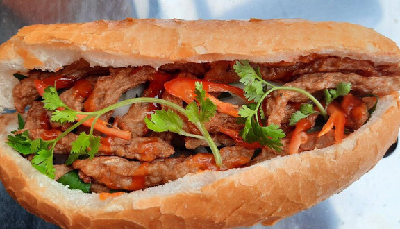 A Khoai - Bánh Mì Chả Cá Nóng