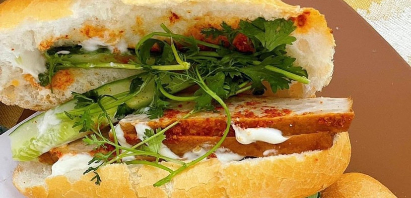 Dung Hà - Giò Chả, Bánh Mì Chả Nóng & Bánh Mì Thịt Nguội Sài Gòn - Trương Định