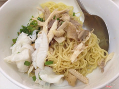 Hủ tiếu gà cá