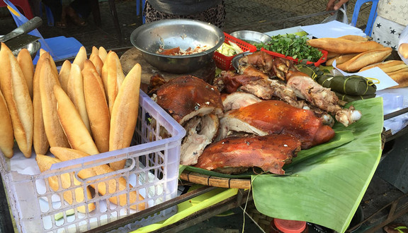 Bánh Mì Heo Quay - Cầu Rồng