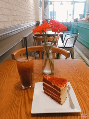 Thích ghé quán này lắm học bài làm bài yên tĩnh. Bánh nước ngon nhân viên niềm nở nhiệt tình