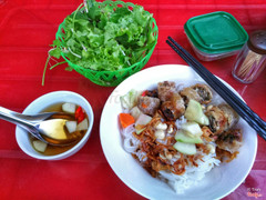 Bún chả cuốn