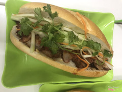 Thịt xá xíu thơm, mềm. Nước sốt thì bình thường