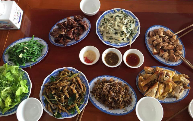 Nguyễn Huệ - Cơm Lẩu Bình Dân