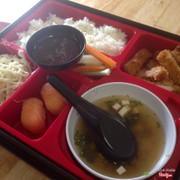 Cơm bento thăn lợn ngũ sắc