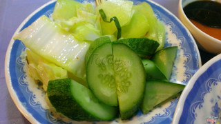 Dưa leo, kim chi, đu đủ