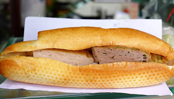 Bà Lưu - Bánh Mì Giò Chả, Xôi Nén & Bánh Dày Giò