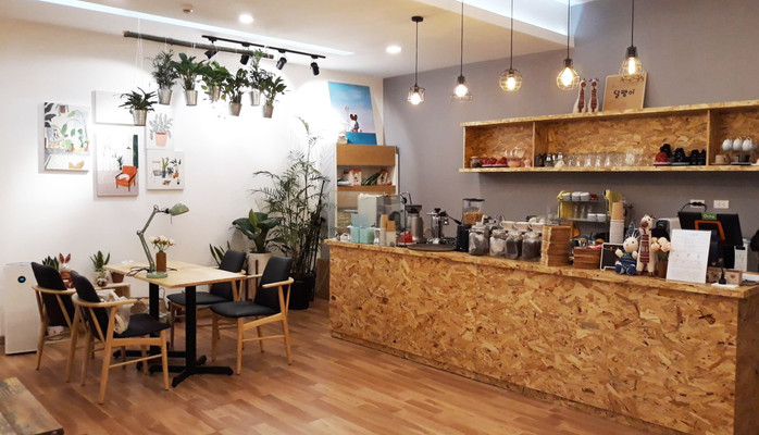 Dalpeng-i - Book & Coffee