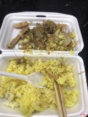 Lần đầu tiên trong đời ăn hộp cơm gà sả ớt dở tệ đến vậy. Quá tệ