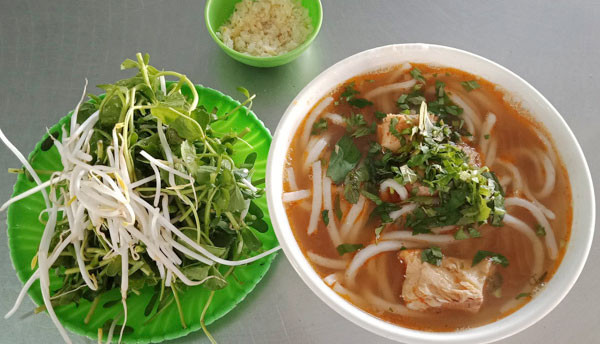 Bánh Canh Cá Lóc O Loan - Đặc Sản Hải Lăng