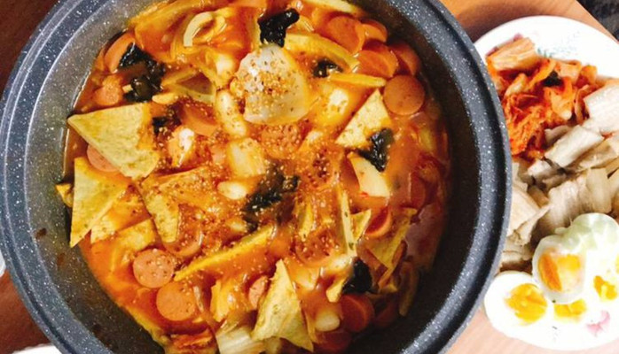 Ajjossi Tteokbokki - Lẩu Tok, Cơm Trộn & Chả Cá Hàn Quốc