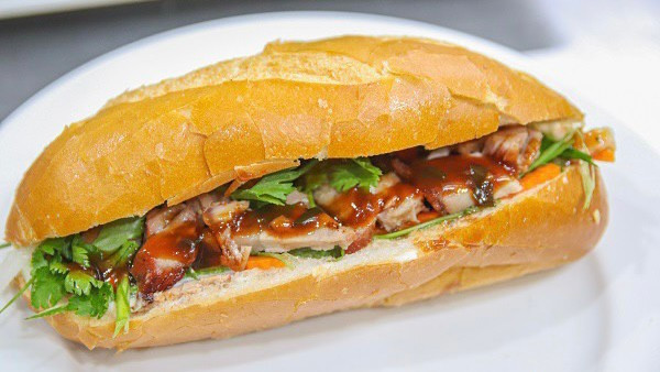 Bánh Mì - Xôi Heo Quay Thuận Lợi - Lộ Vòng Cung