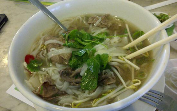 Phở 24 - Jalan Wolter Mongonsidi