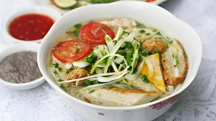 Bánh Canh Chả Cá Phan Thiết Linh - Bún Chả Cá & Gỏi Cuốn Cá Trích - Phan Văn Trị