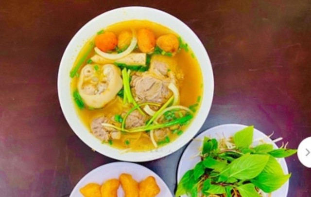 Gia Hân - Bún Bò Huế - Đền Lừ 2