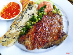 Cơm tấm sườn, bì, chả, xíu mại 35k (quên lấy bì)