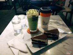 Black machiato mình k thích cho lắm uống phần trà hơi đắng. Bánh thì ok thích nhất là bánh tiramisu, mấy bánh còn lại tạm