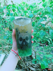 Trà sữa tiger đào 🍹 . Lần đầu uống trà mà có vị bia í haha, cảm giác ngọt, chua, có tí vị bia. Cộng thêm sương sáo, hạt thủy tinh, cảm giác trộn lẫn vui vui, ngon ngon hh