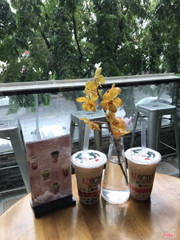 Tụi mình gọi trà sữa Sakura và trà sữa Ô Long size nhỏ