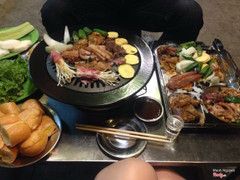 Quán có loại chảo đặc biệt cùng than sạch nên Ít khói, Khó cháy đồ và Ko phải thay vỉ khi đang ăn