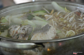 Món lẩu cá lóc tươi chua chua, cay cay rất đậm đà