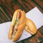 bánh mì thịt bò khô, pate, xúc xích