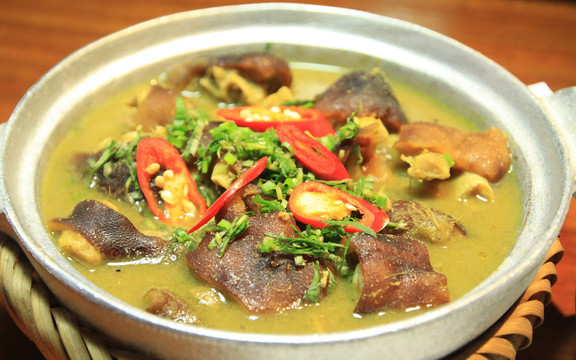 Cao Lầu Restaurant - Heo Giả Cầy