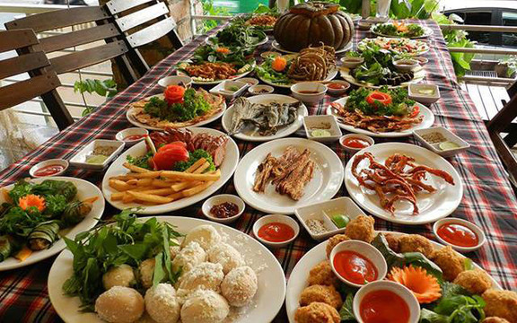 Holiday Quán - Hải Sản Tươi Sống