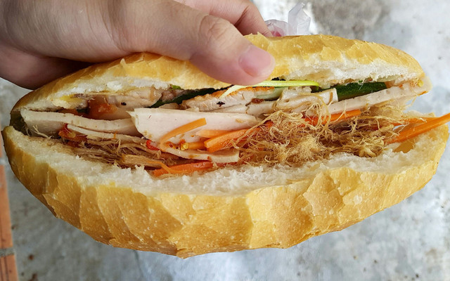 Bánh Mì Xíu Mại, Gà & Chả Lụa