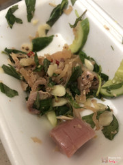 Hộp thập cẩm nhưng rất ít tré và nem dưa leo rau rất là nhiều , không đặc sắc lắm 