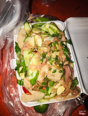 Phần thập cẩm. Cái này mình có mua thêm 2 cây tré nữa. 