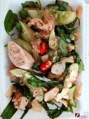 Phần thập cẩm nhiều nhưng hơi mặn, n&#234;n th&#234;m t&#237; đường cho dịu lại