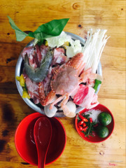 Lẩu 99k được tặng kèm 1 đồ uống và tráng miệng hoa quả ạ