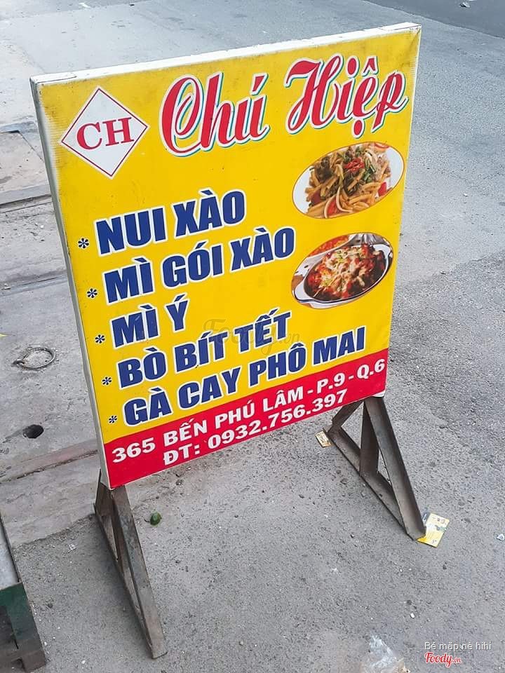 Chạy vào hẻm xíu thấy bảng là quán của chú nha mng