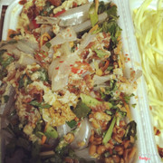 Gỏi cá mai ❤️ lạ lạ mà cay quá xá , nước sốt đi kèm hấp dẫn cực ☺️☺️