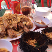 Bề bề sốt me. Nhum nướng mỡ hành. 