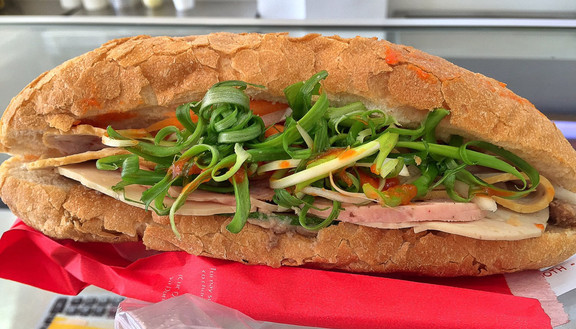 Bánh Mì Hai Chị Em