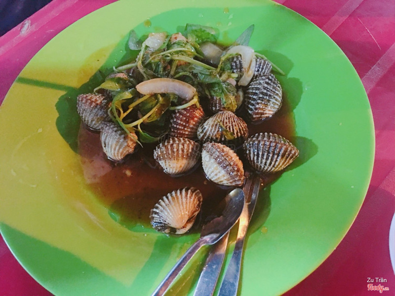 Sò huyết xào me