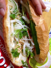 Bánh mì gà xé 15k