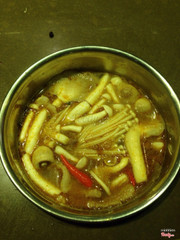 Nồi lẩu tom yum chua cay