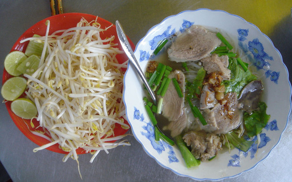 Hủ Tiếu, Nui & Ăn Vặt