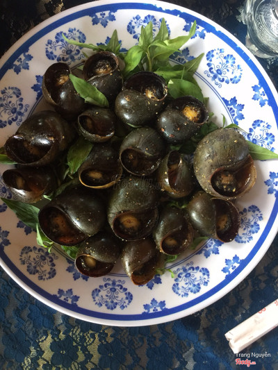 Ốc bươu nướng tiêu
