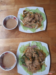 Hôm nay đi ăn cùng người yêu, nghe review khá ngon nên dù mưa gió vẫn đi kiếm ăn thử. Đúng như lời đồn, bánh hỏi xanh rất bắt mắt, rất ngon, da heo giòn, thơm với chả lụa, nem chua. Đặc biệt nhất là nước chấm, thơm với ngon cục kì. Ăn với bánh hỏi rất hợp~ Người yêu khen sâm bông cúc ngon, công nhận là chưa tới 50k nhưng buổ trưa lại vừa bụng và rất ngon 👍