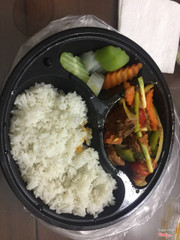 Nhiều sườn, ngon, cơm hơi khô